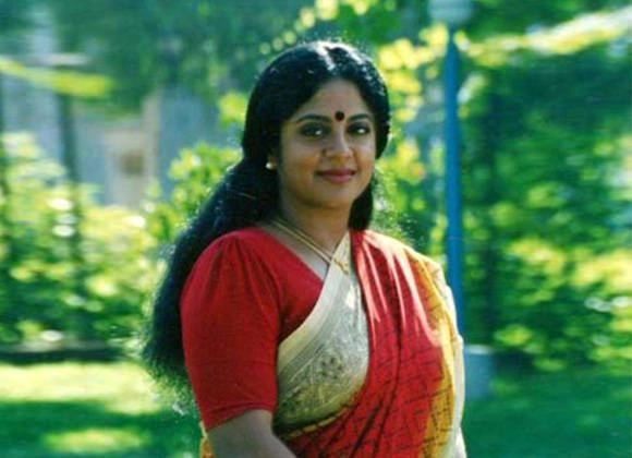 പാടി തൊടിയിലേതോ ...