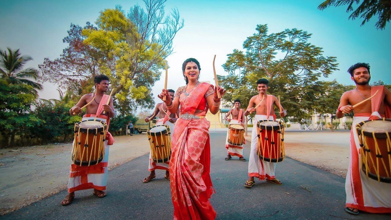യാത്രാവേളകളിലും കല്യാണത്തലേന്നും കൂട്ടം കൂടലുകളിലും ഒക്കെ ആവശ്യമുള്ള മസാല മാസ്സ് ഗാനങ്ങളുടെ ശേഖരം